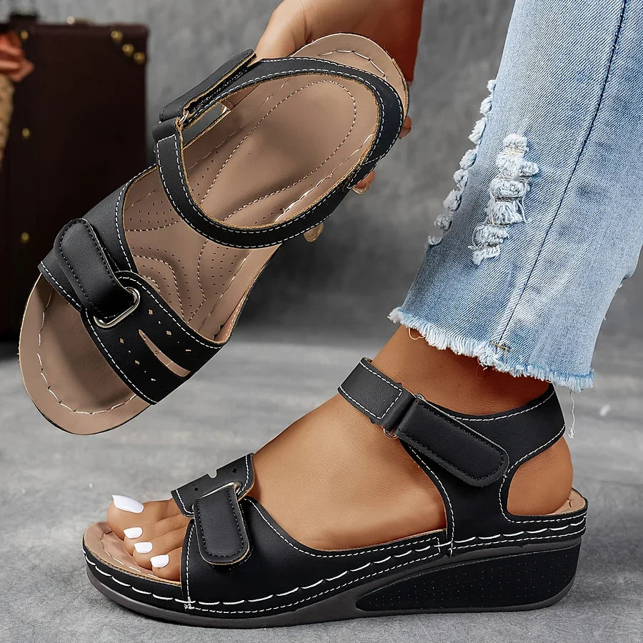Genelia | Sandalias De Cuña Con Puntera Abierta Y Correas Ajustables