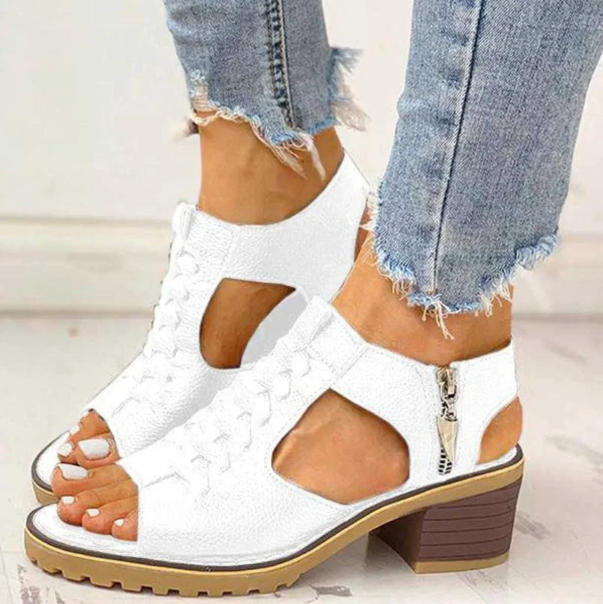 Benita | Sandalias De Tacón Grueso Con Puntera Abierta Y Aberturas Para Mujer
