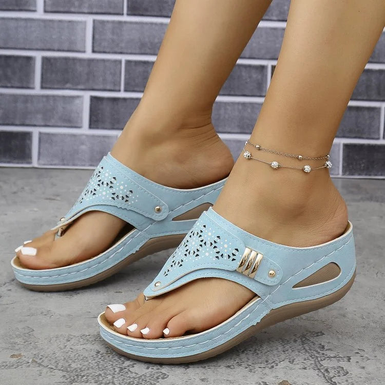 Tiara - Sandalias de Cuña Con Aberturas