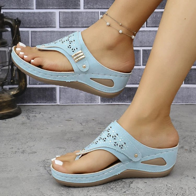Tiara - Sandalias de Cuña Con Aberturas