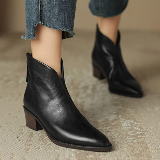 Corien | Botas con Punta Afila y Tacones Anchos