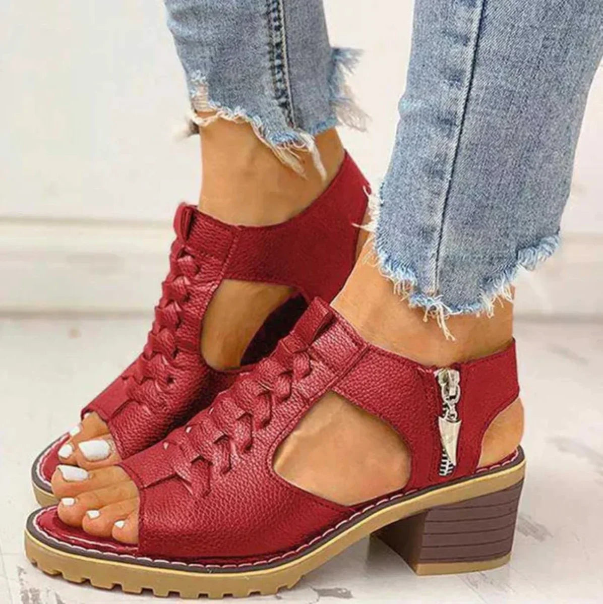 Benita | Sandalias De Tacón Grueso Con Puntera Abierta Y Aberturas Para Mujer