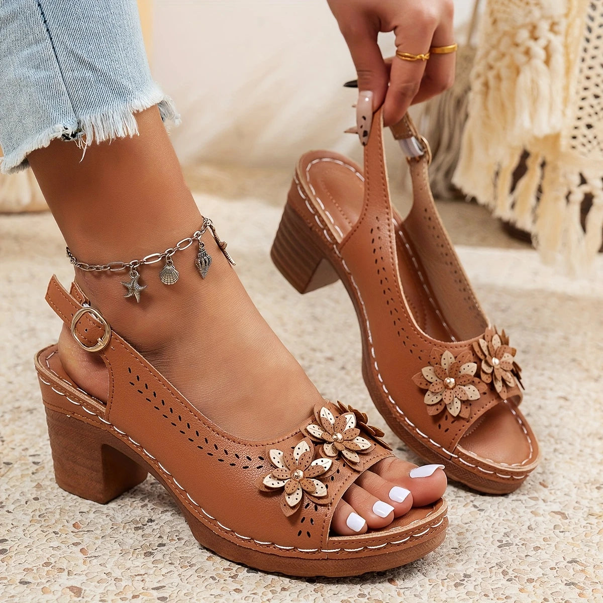 Haisley | Sandalias De Tacón Con Flores Aplicadas