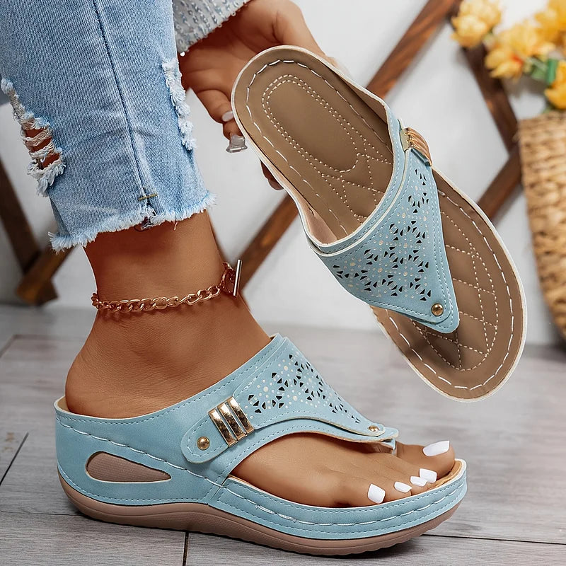 Tiara - Sandalias de Cuña Con Aberturas