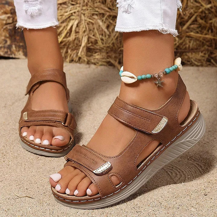 Astride | Sandalias con Correas Ajustables y Plataforma