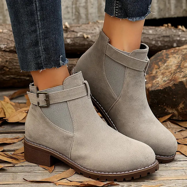 Veloella | Botines con Hebilla y Panel Elástico