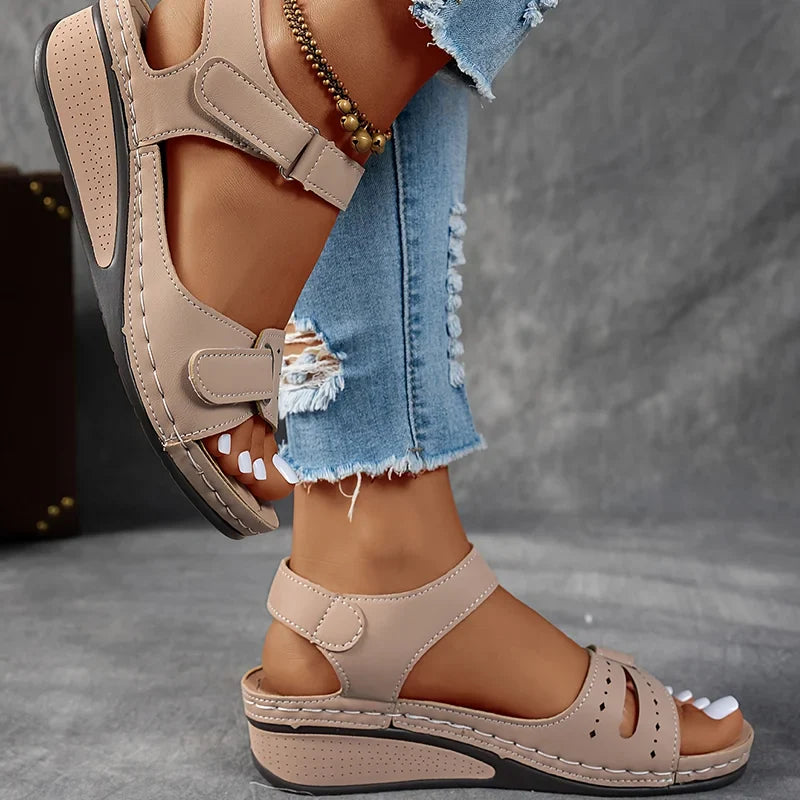 Genelia | Sandalias De Cuña Con Puntera Abierta Y Correas Ajustables