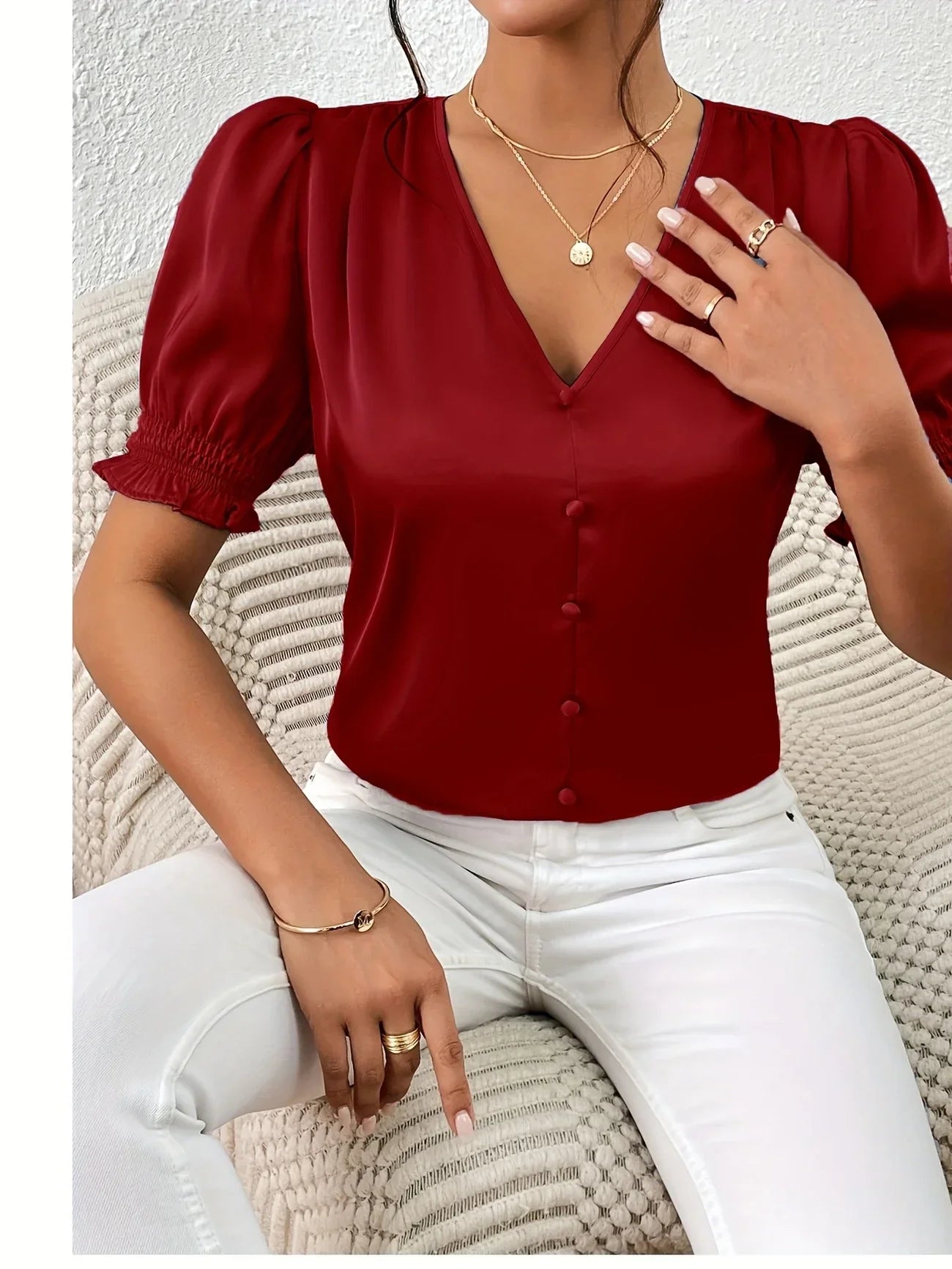 Abella | Blusa Con Cuello en V Mangas Abullonadas y Botones en la Parte Delantera