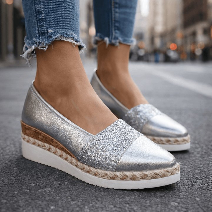 Jahaira | Alpargatas De Cuña Con Punta Afilada Y Acabado Brillante