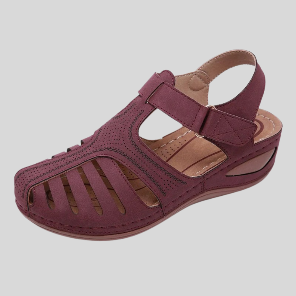 Leola | Sandalias de Puntera Cerrada Con Aberturas y Cierre de Velcro