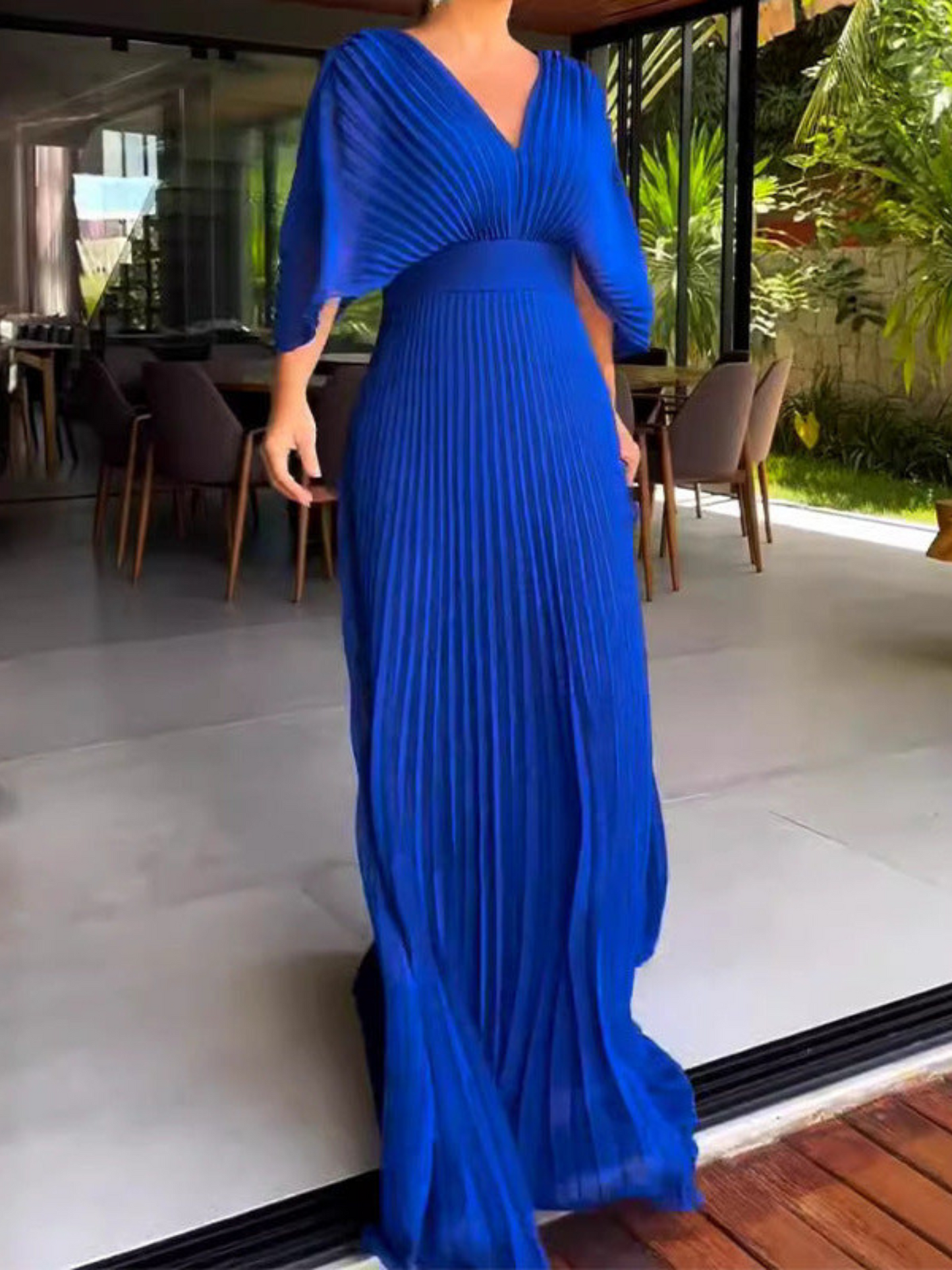 Valerija - Vestido Largo Plisado Con Cuello en V y Mangas Fluidas