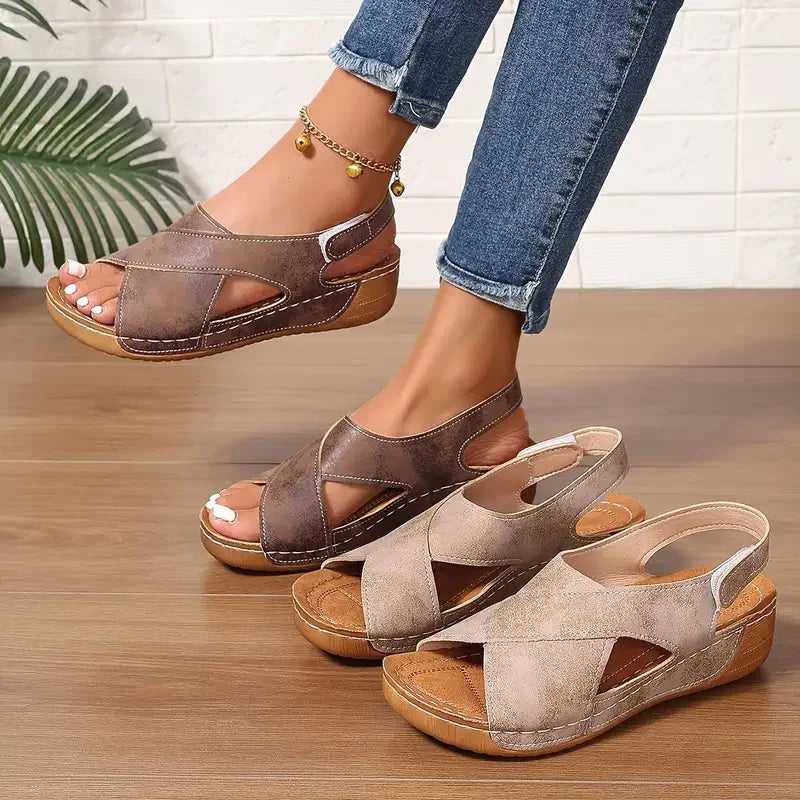 Clarisa | Sandalias De Cuña Con Tiras Cruzadas Y Correa Trasera