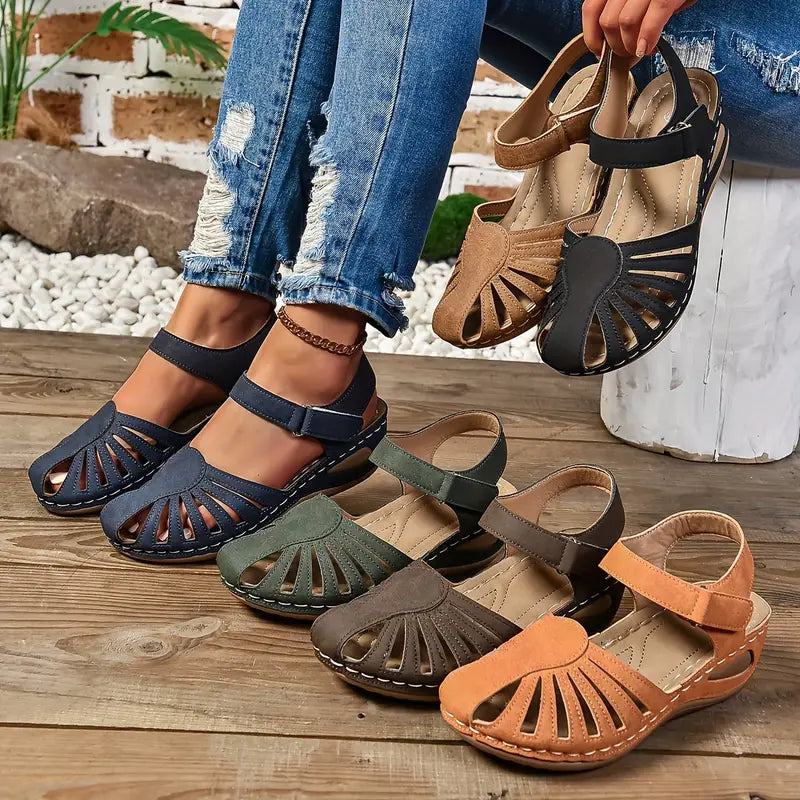 Rosana | Sandalias De Puntera Cerrada Con Aberturas Y Cierre De Velcro