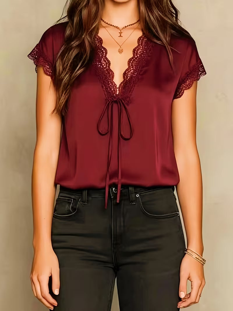 Neeta | Top De Estilo Satinado Con Encaje, Manga Corta, Lazo Frontal y Escote en V