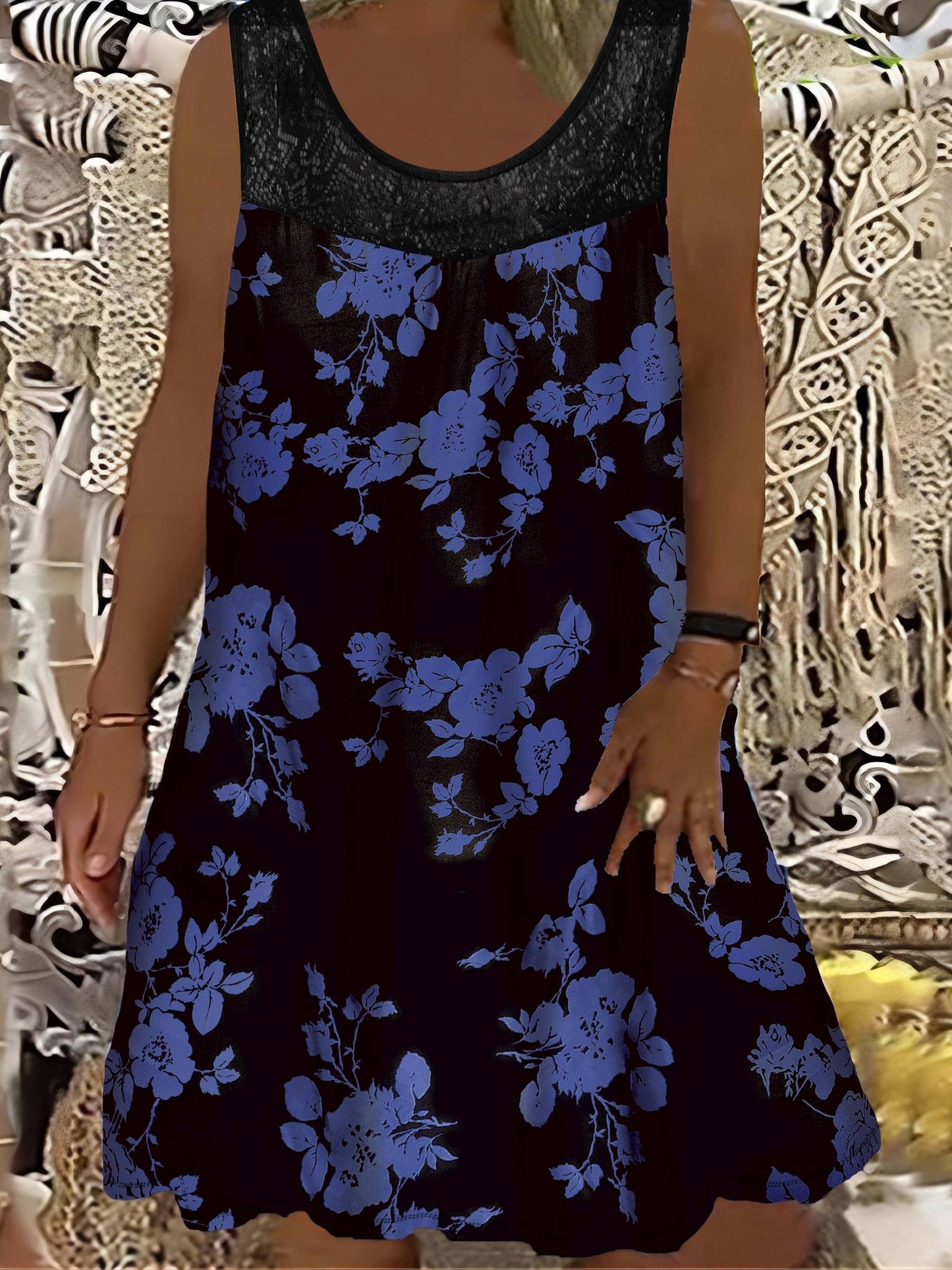 Samudri | Vestido Sin Mangas De Corte en a Con Estampado Floral Panel De Encaje Y Cuello Redondo