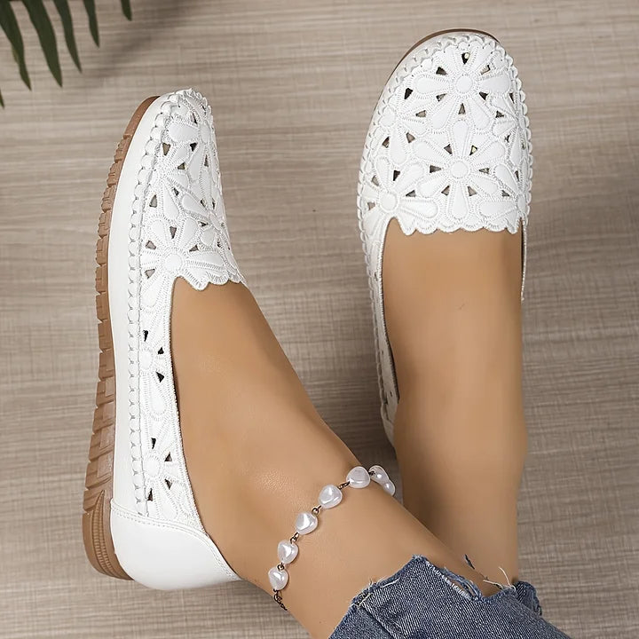 Inessa | Mocasines Blancos Con Corte Floral Sin Cordones