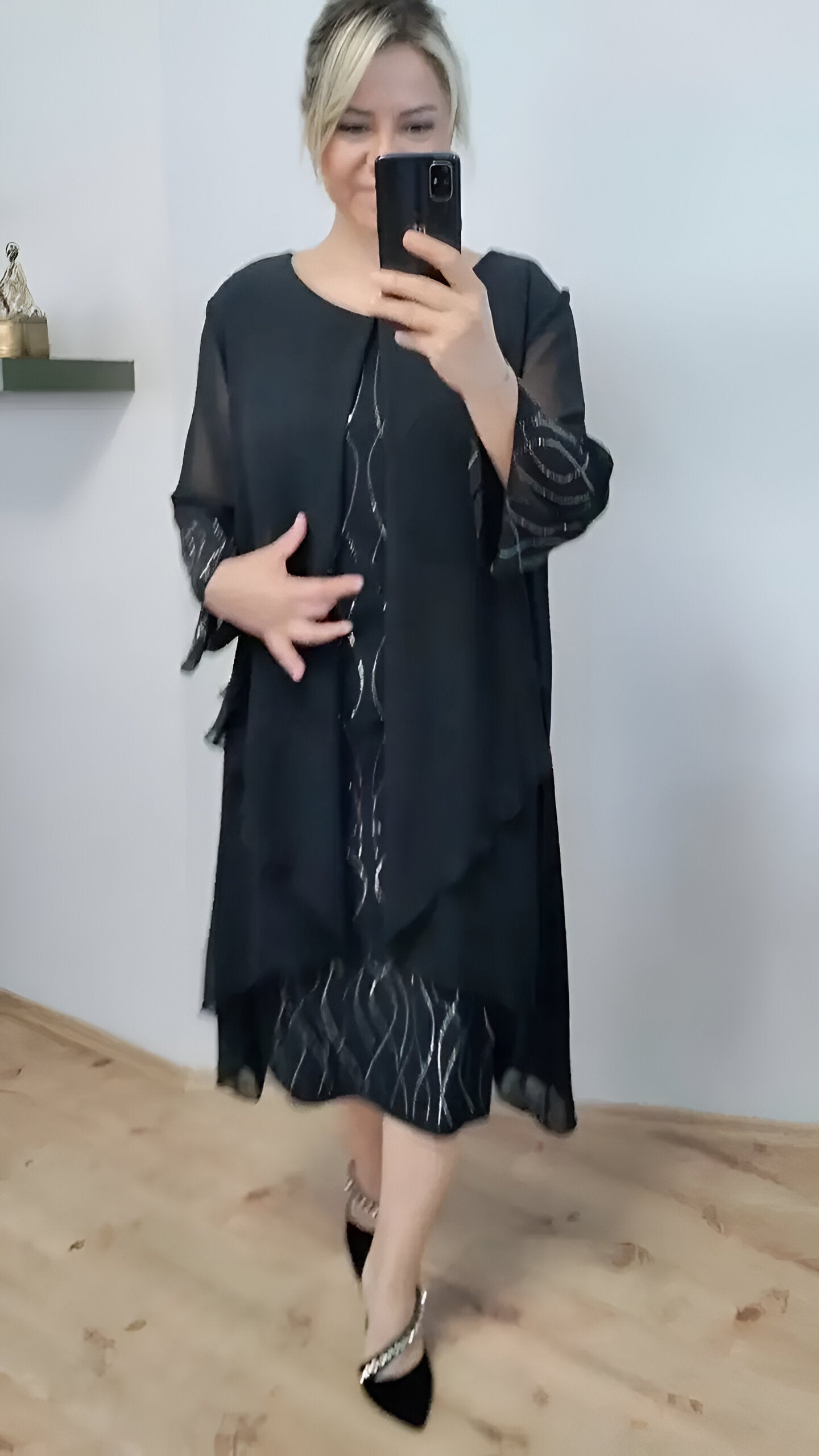 Nienke - Título Vestido Midi Con Capas y Superposición Manga Tres Cuartos