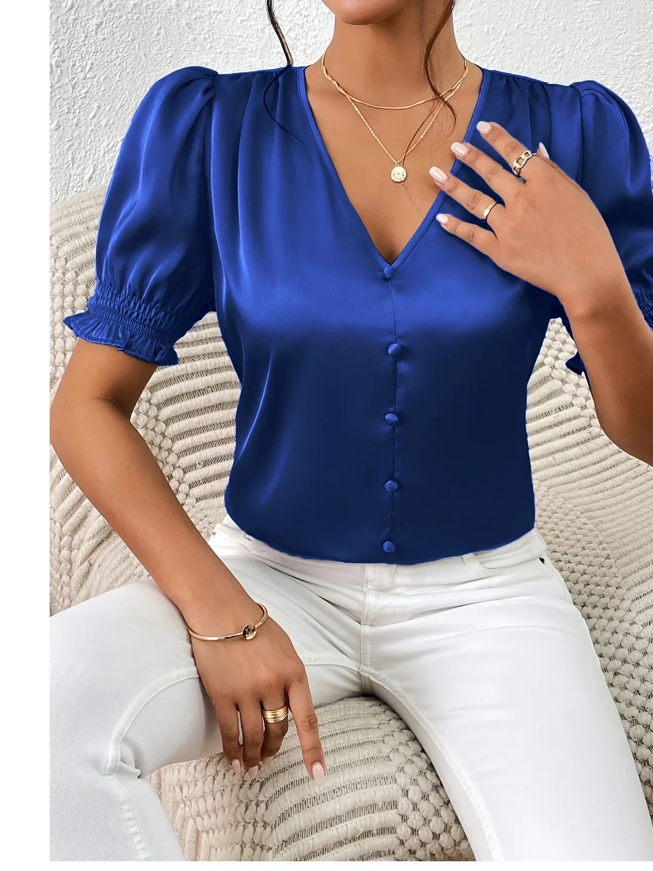 Abella | Blusa Con Cuello en V Mangas Abullonadas y Botones en la Parte Delantera