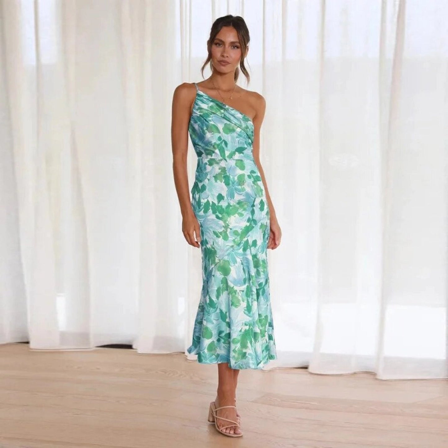 Cynthia | Vestido Midi de Satén Con Estampado Floral y un Solo Hombro