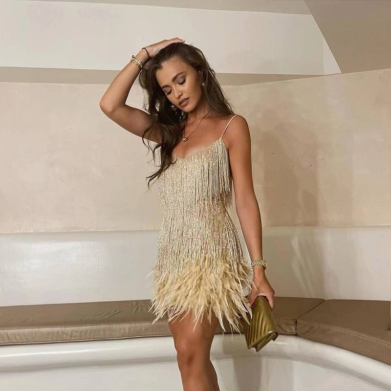 Jemima | Vestido Mini con Tirantes Flecos y Plumas