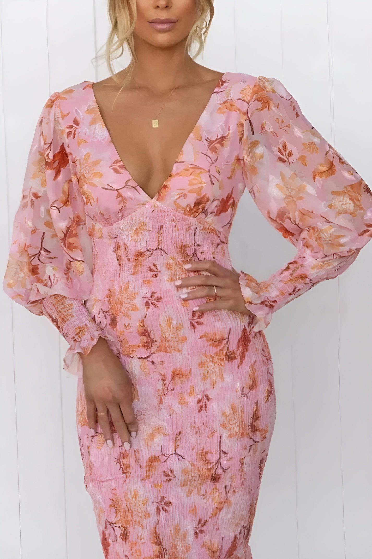 Nayra | Vestido Midi Floral Con Cuello en V Y Manga Larga