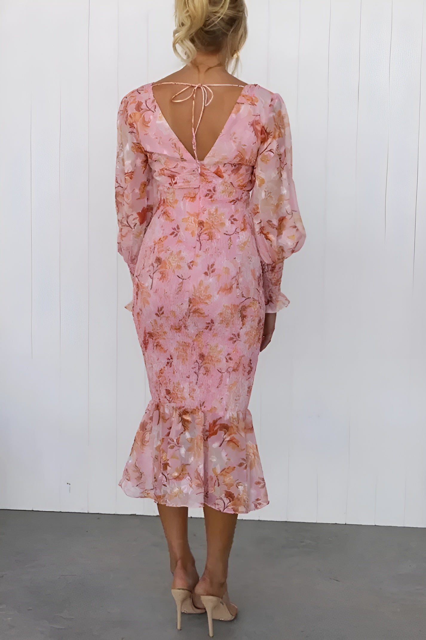 Nayra | Vestido Midi Floral Con Cuello en V Y Manga Larga