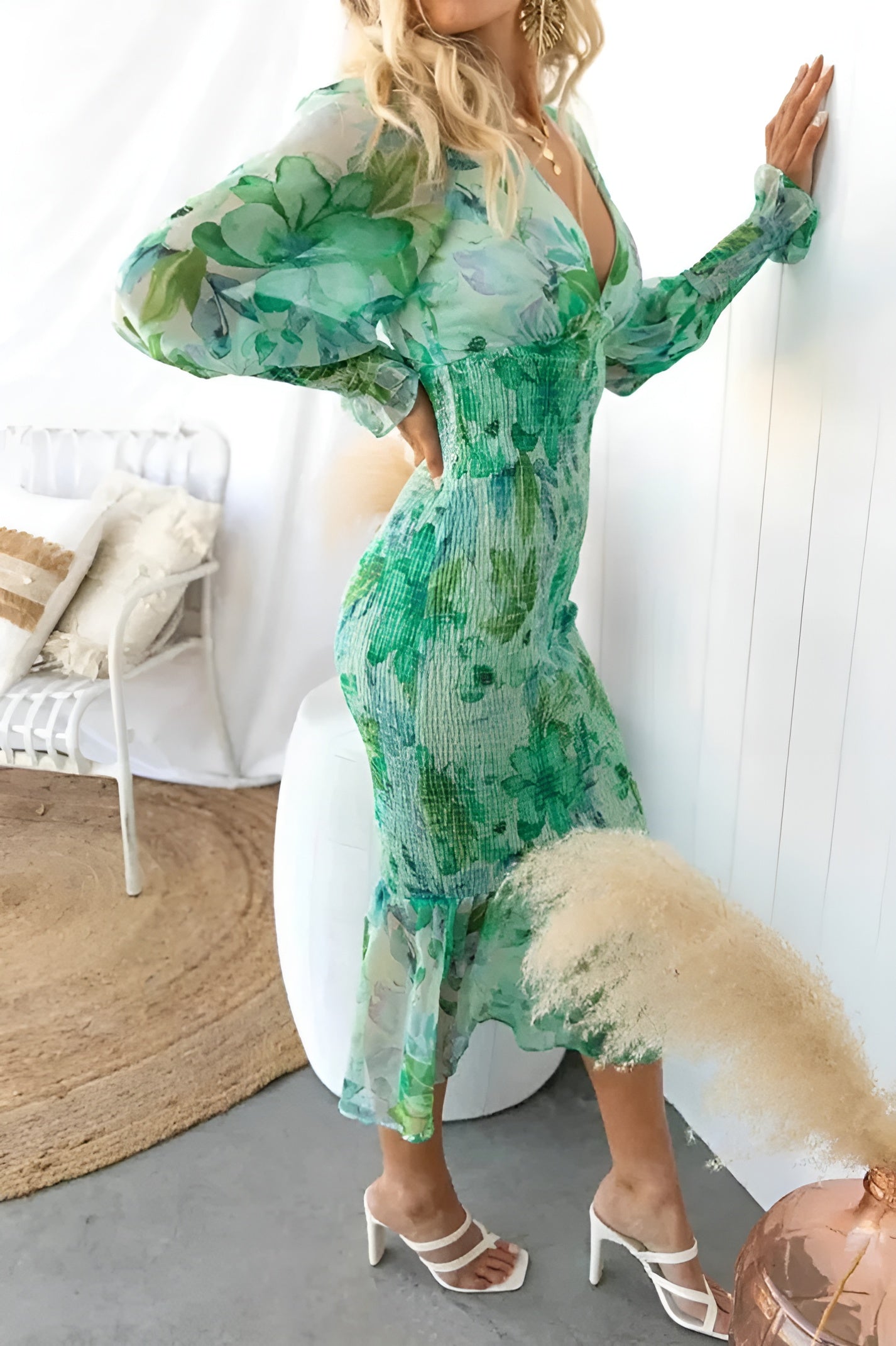 Nayra | Vestido Midi Floral Con Cuello en V Y Manga Larga