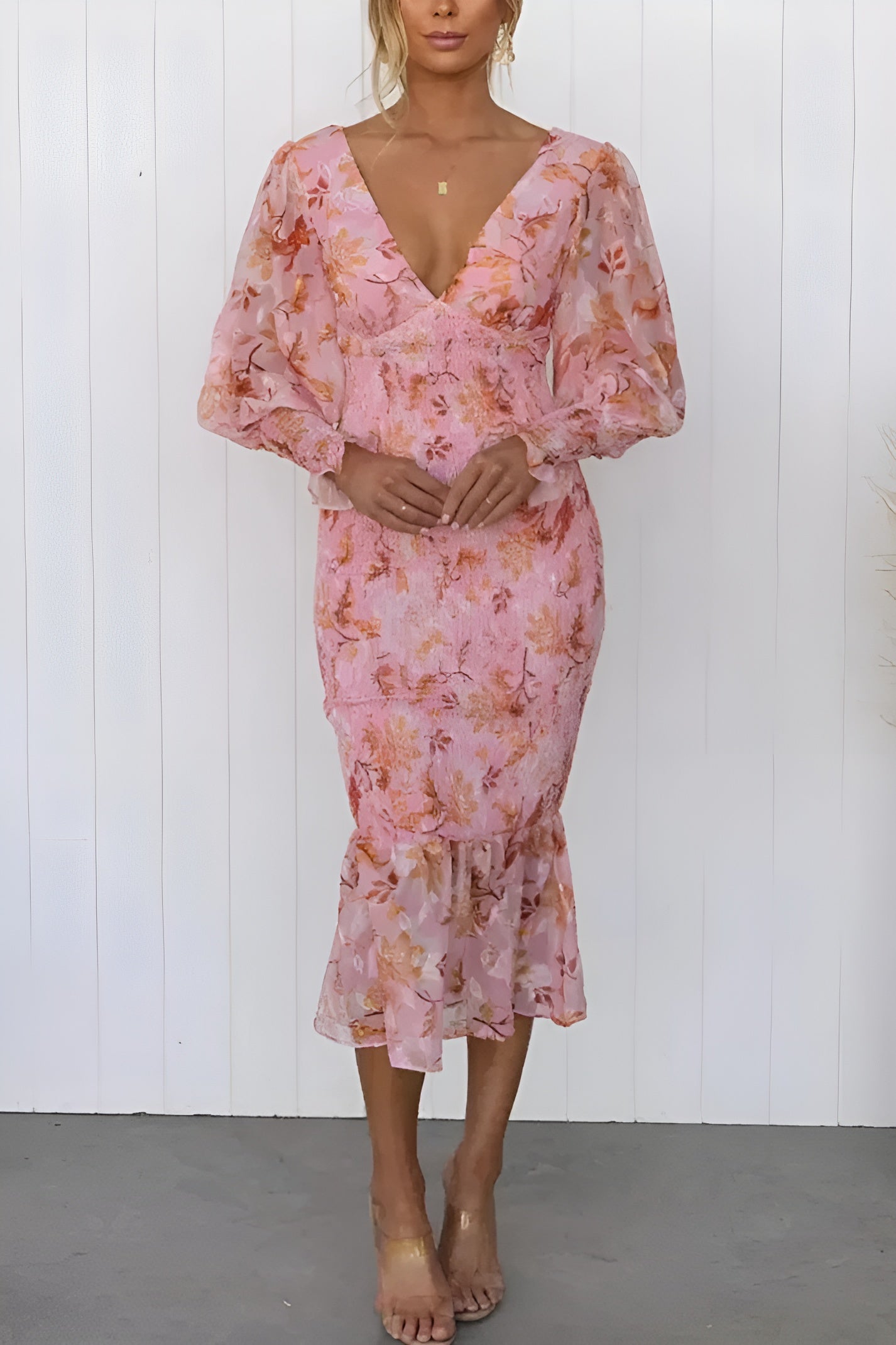 Nayra | Vestido Midi Floral Con Cuello en V Y Manga Larga