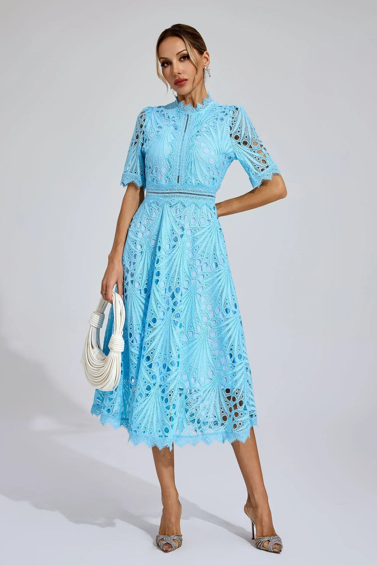 Vorelle | Vestido Midi de Encaje Cuello Alto Manga Corta