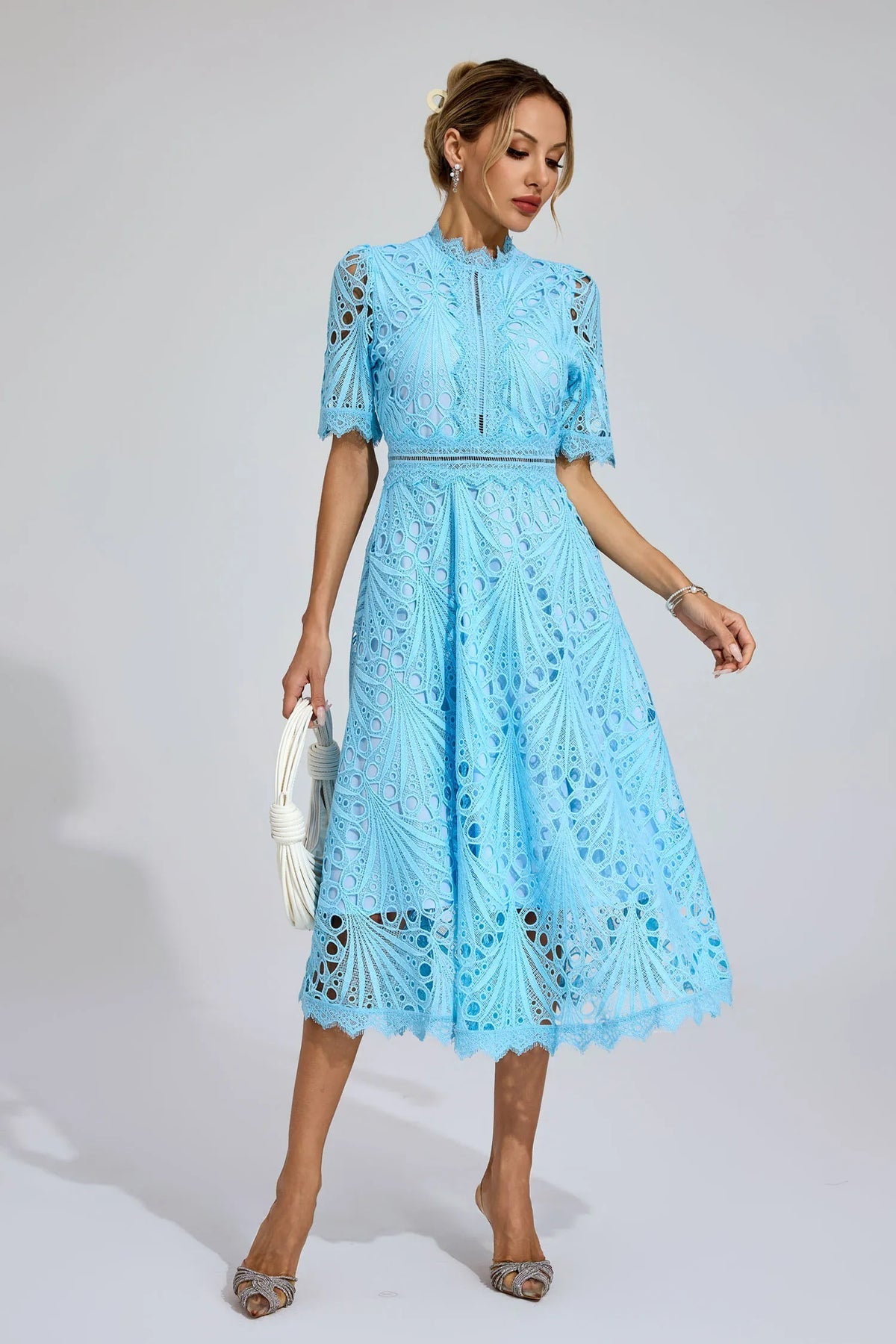 Vorelle | Vestido Midi de Encaje Cuello Alto Manga Corta
