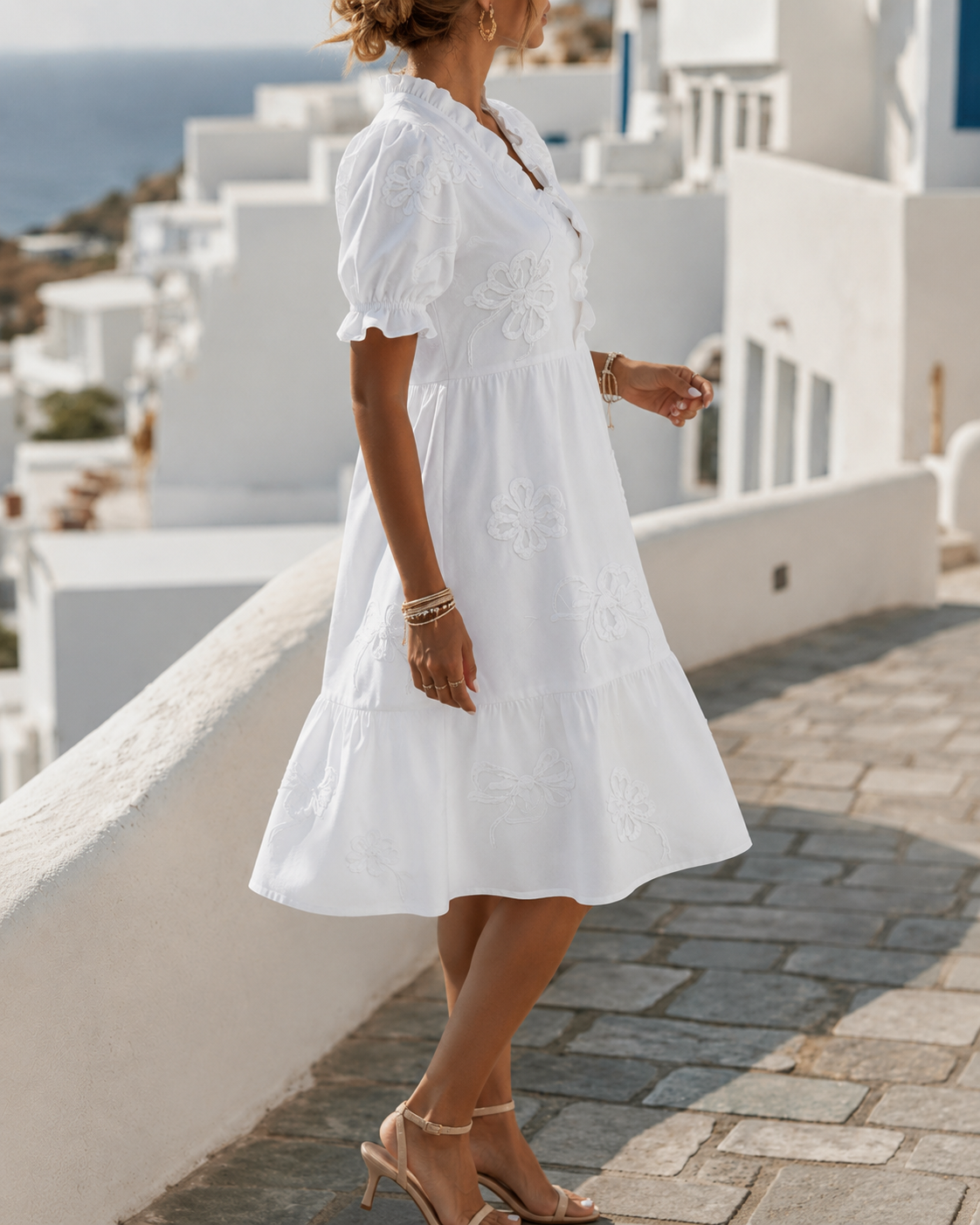 Nija | Vestido Midi Con Cuello en V y Apliques Florales Con Volantes