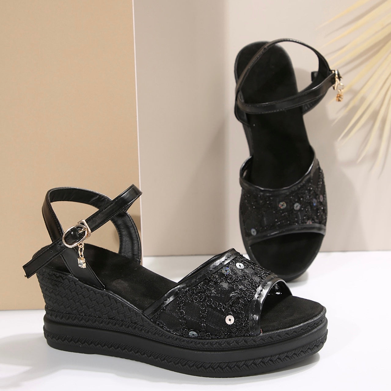 Cara | Sandalias de Cuña con Encaje Decorativo