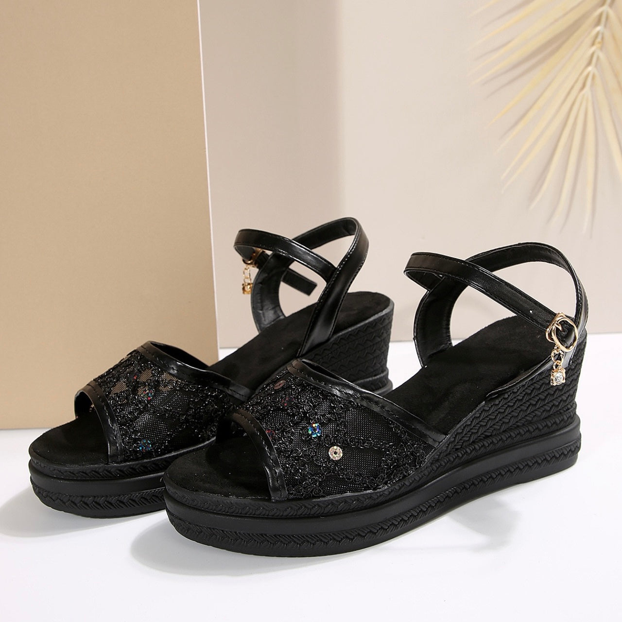 Cara | Sandalias de Cuña con Encaje Decorativo