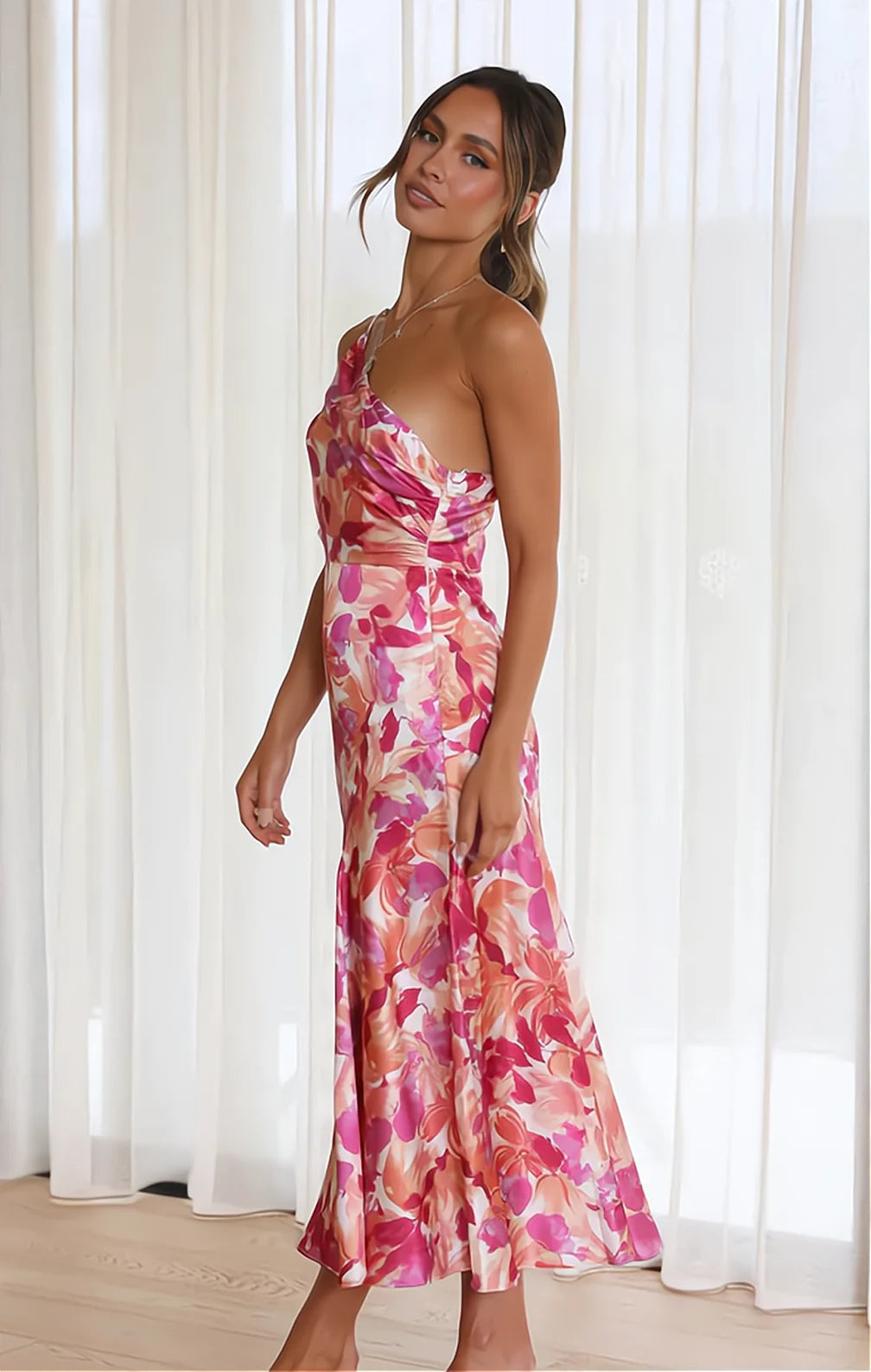 Cynthia | Vestido Midi de Satén Con Estampado Floral y un Solo Hombro