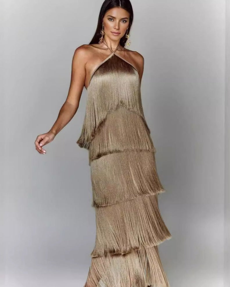 Eva | Vestido Largo Con Flecos Cuello Halter y Corte en Capas