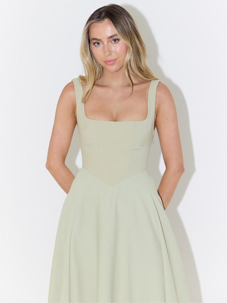 Zinovia | Vestido Midi Sin Mangas, Corte en a Y Escote Cuadrado