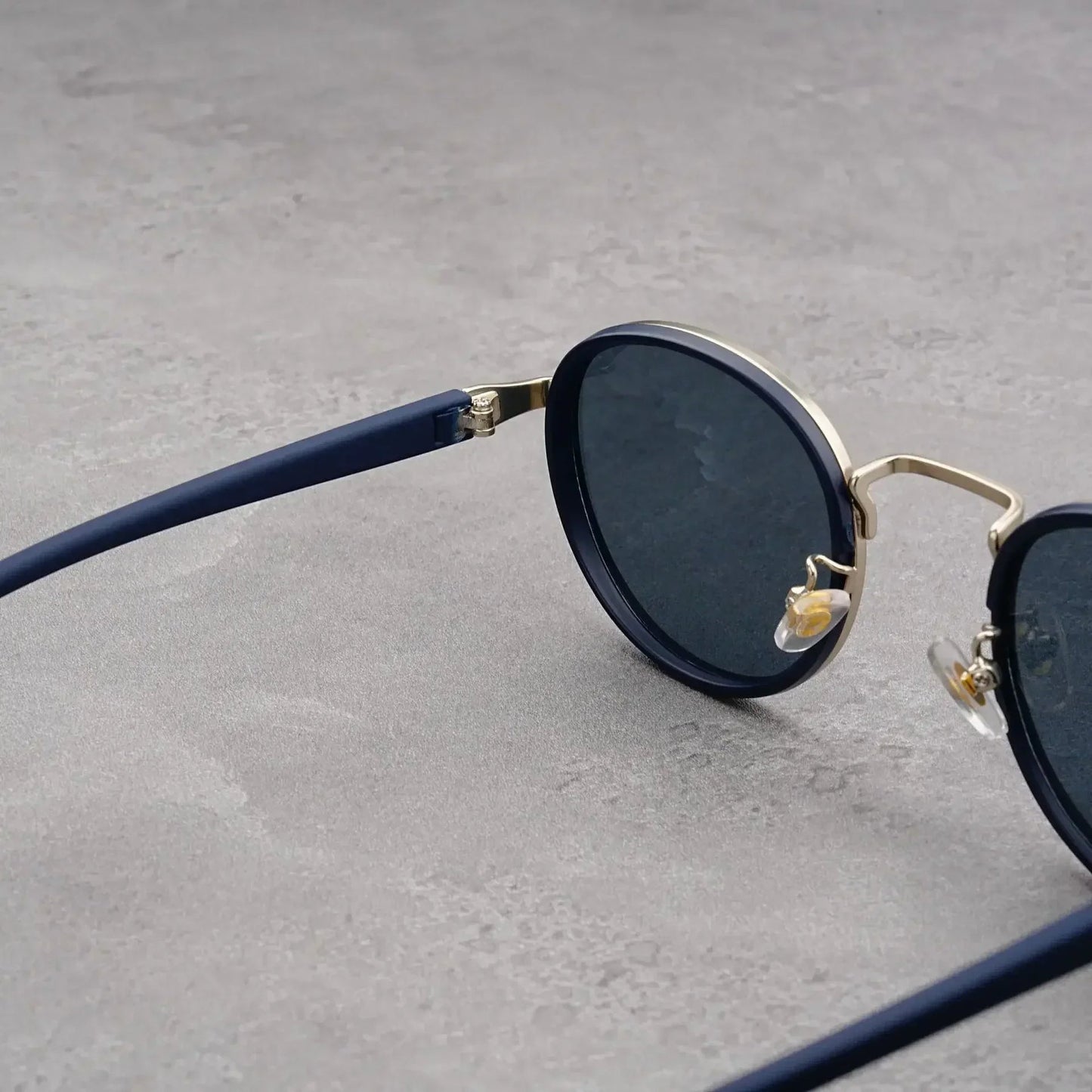NoirGlow | Gafas Retro Redondas con Marco Doble Metálico