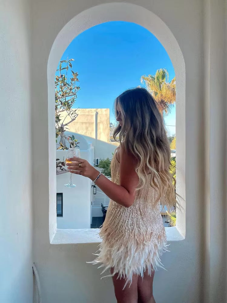 Jemima | Vestido Mini con Tirantes Flecos y Plumas