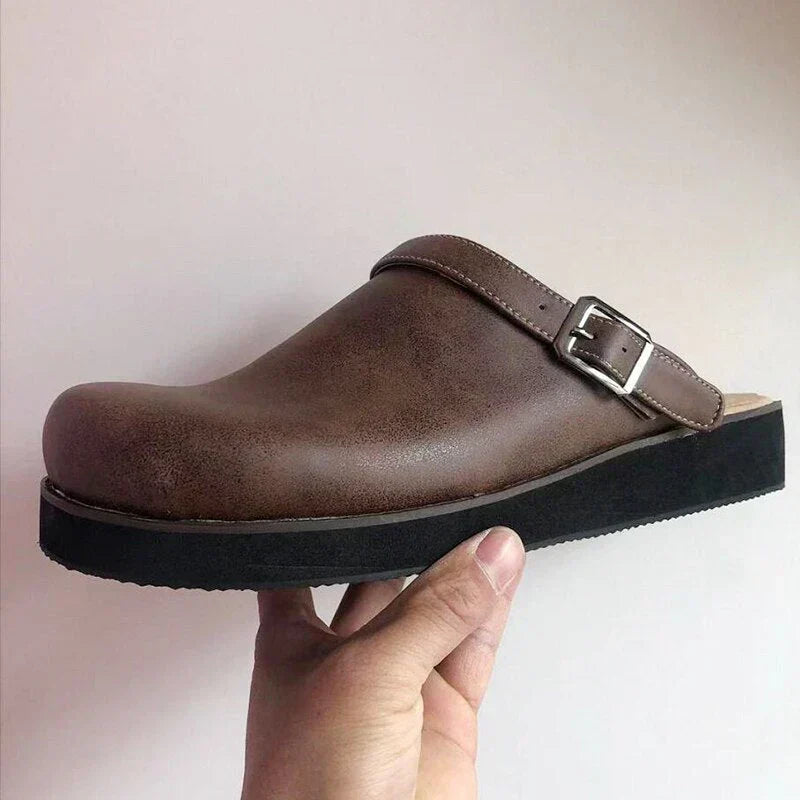 Eckhart | Zuecos Cerrados Con Hebilla Lateral Slip On
