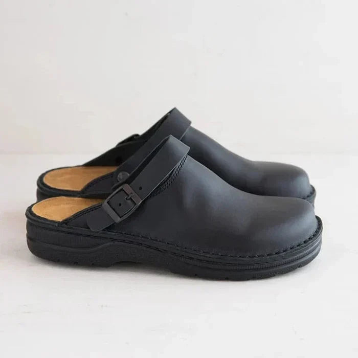 Eckhart | Zuecos Cerrados Con Hebilla Lateral Slip On