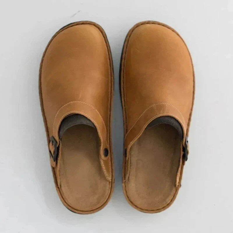 Eckhart | Zuecos Cerrados Con Hebilla Lateral Slip On