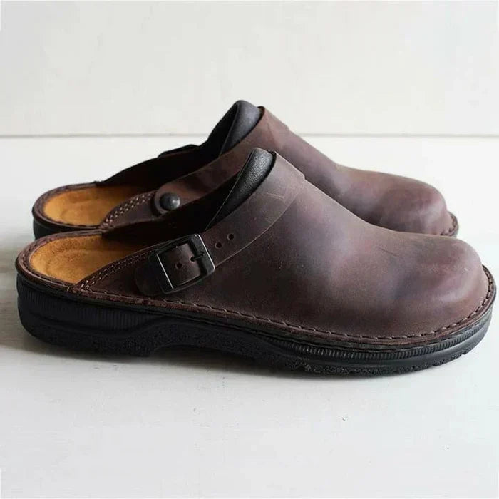 Eckhart | Zuecos Cerrados Con Hebilla Lateral Slip On