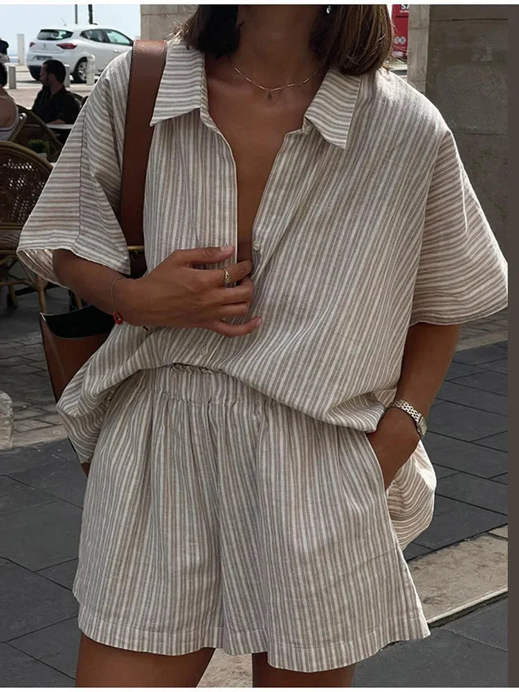 Geeta | Conjunto De Camiseta De Manga Corta a Rayas Y Pantalones Cortos