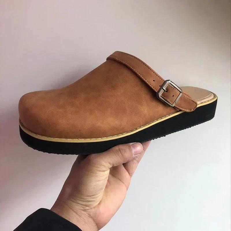 Eckhart | Zuecos Cerrados Con Hebilla Lateral Slip On