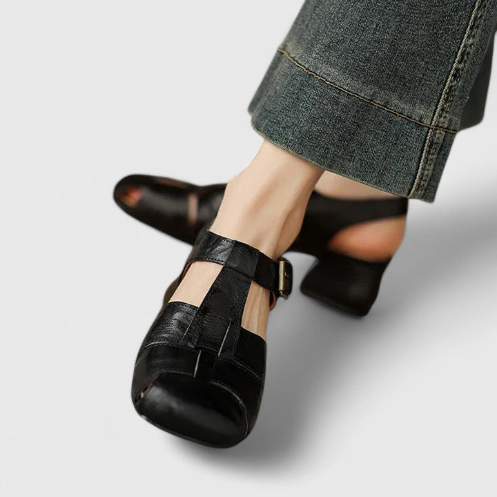 Kathy | Sandalias Cerradas con Tacón Bajo y Hebilla