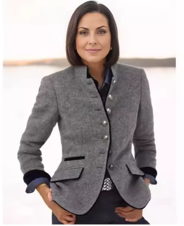 Nysha | Blazer Con Cuello Alto Y Botones Frontales
