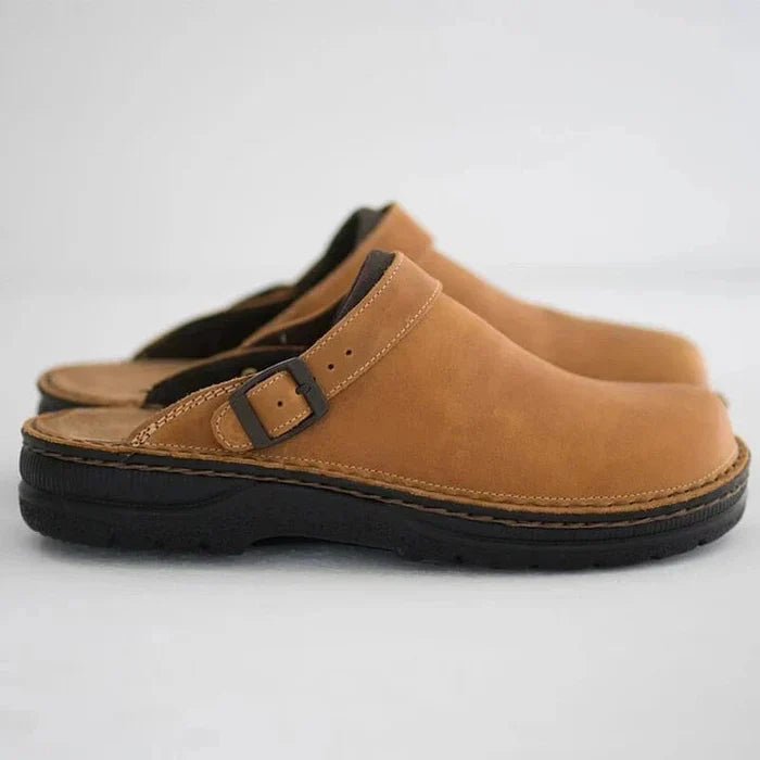 Eckhart | Zuecos Cerrados Con Hebilla Lateral Slip On