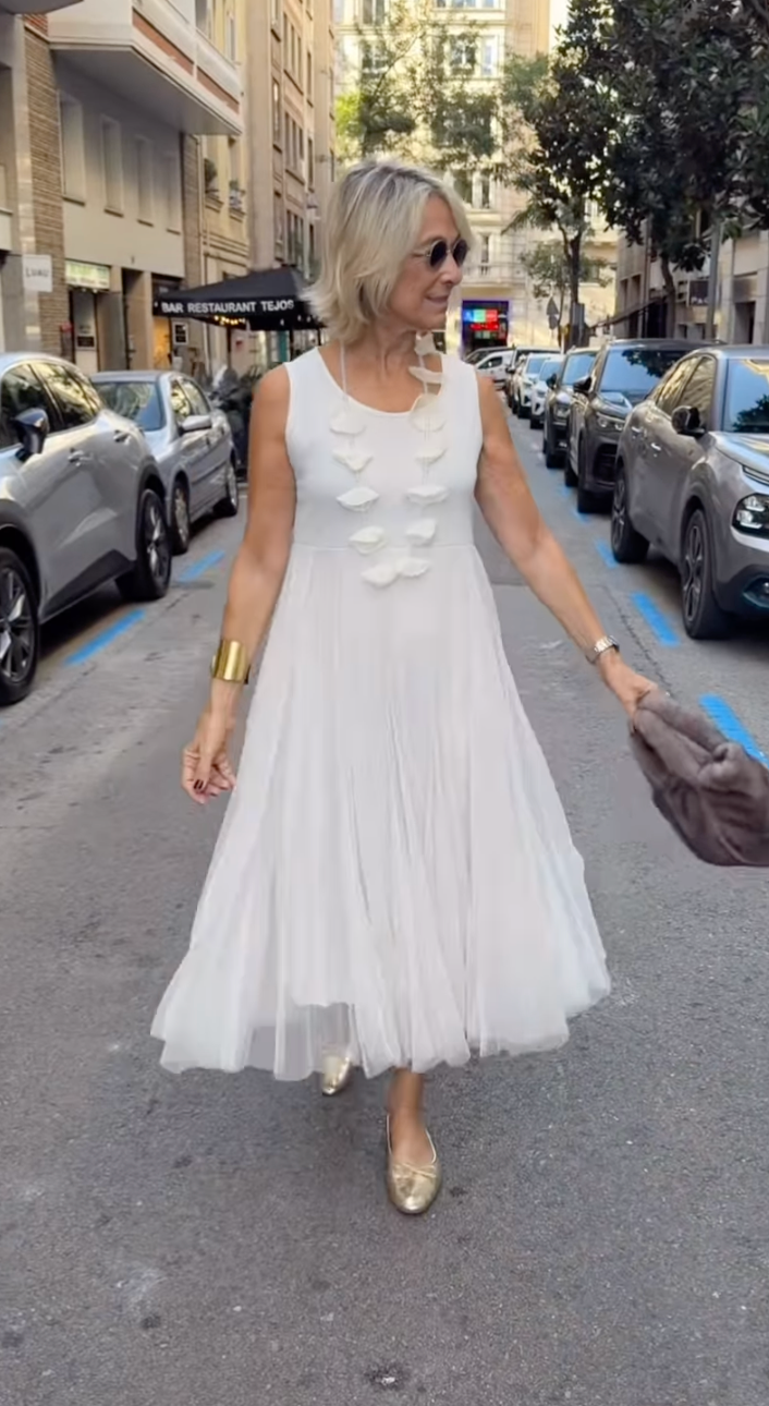 Efrata | Vestido midi Plisado con Capas y Manga Larga