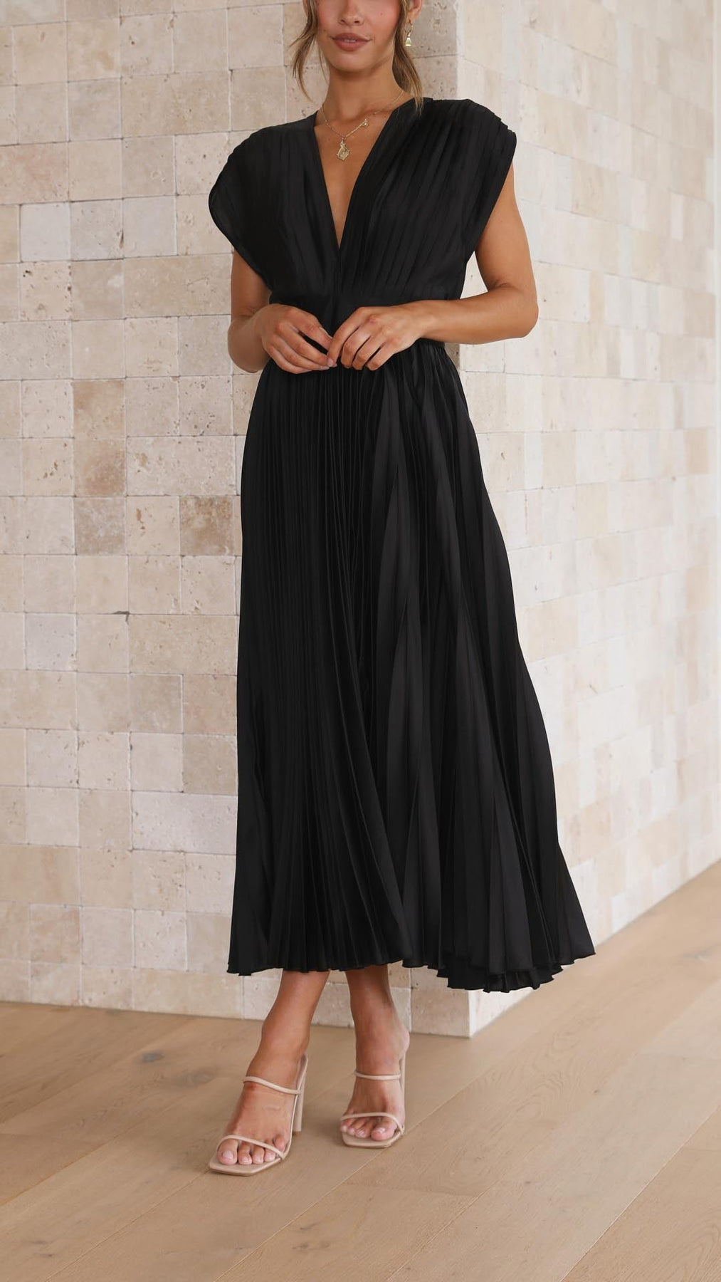 Iria | Vestido Midi Con Cuello en V Plisado Y Mangas Casquillo