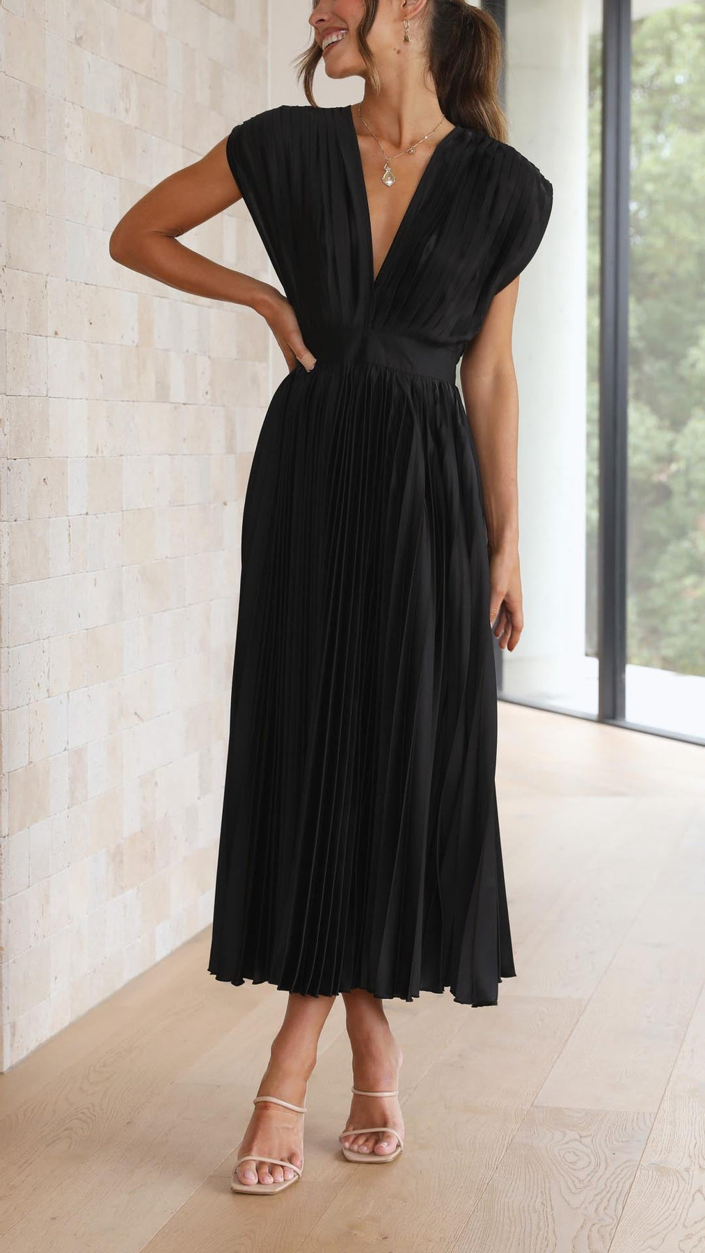 Iria | Vestido Midi Con Cuello en V Plisado Y Mangas Casquillo